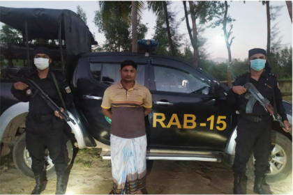 টেকনাফে ৬ হাজার ইয়াবাসহ মাদক ব্যবসায়ী আটক