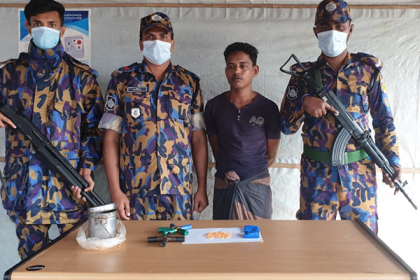 ইয়াবা ও কার্তুজসহ রোহিঙ্গা যুবক আটক