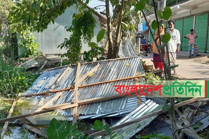 নোয়াখালীতে রাতভর সন্ত্রাসীদের গুলি ও ককটেল বিস্ফোরণ, দোকান ভেঙ্গে তছনছ