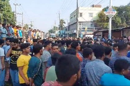 বাসের চাকায় পিষ্ট হয়ে পথচারীর মৃত্যু, হাটহাজারী মহাসড়কে অবরোধ