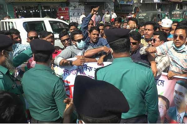 উপ-নির্বাচনের ফলাফল বাতিলের দাবিতে বরিশালে ছাত্রদলের বিক্ষোভ