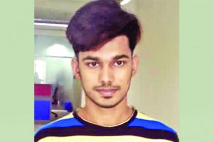 ফেসবুকে প্রেমের ফাঁদে ফেলে বহু মেয়ের সর্বনাশে রাতুল