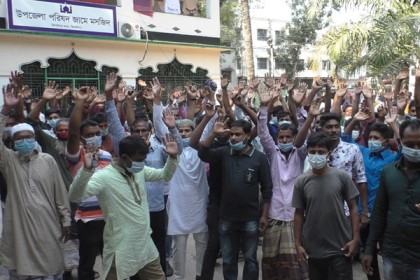 ঝিনাইদহে আবাদি জমিতে খাল খননের সিদ্ধান্তের প্রতিবাদে বিক্ষোভ