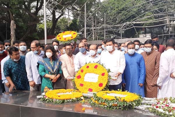 বঙ্গবন্ধুর প্রতিকৃতিতে শেকৃবি’র নব-নিযুক্ত উপাচার্যের শ্রদ্ধা