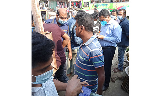 লাকসামে মাস্ক না পরায় ১৮ জনকে জরিমানা