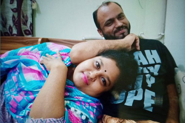 ঘরের মেঝেতে রক্ত দিয়ে ‘এ প্লাস আর’ লিখে গৃহবধূর আত্মহত্যা