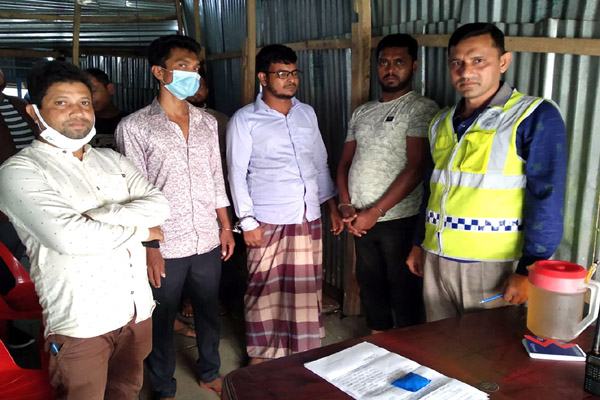 কলাপাড়ায় ইয়াবাসহ ৩ যুবক আটক