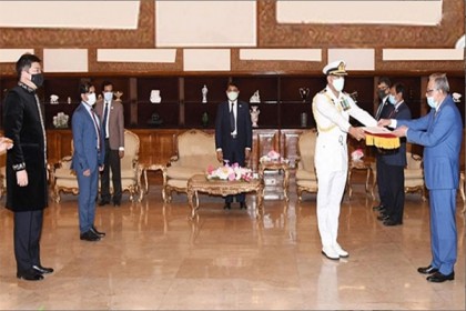 রাষ্ট্রপতির কাছে তিন দেশের দূতের পরিচয়পত্র পেশ