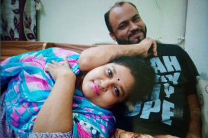 ঘরের মেঝেতে রক্ত দিয়ে ‘এ প্লাস আর’ লিখে গৃহবধূর আত্মহত্যা