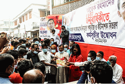 মেহেরপুর জেলা বিএনপির উদ্যোগে শস্যবীজ ও কীটনাশক বিতরণ