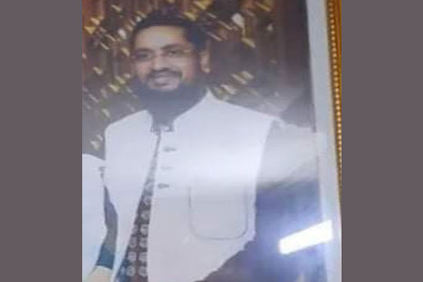 কাপড়ের দোকানের বিক্রয়কর্মী থেকে আজ তিনি গোল্ডেন মনির!