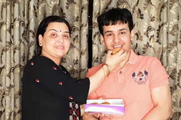 ১৪ বছর বয়সেই স্নাতক


