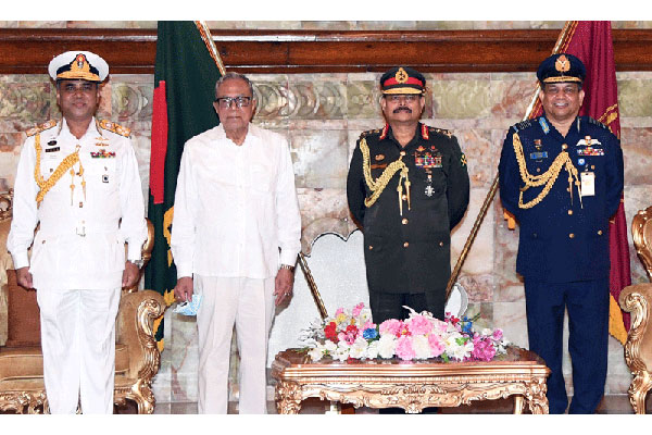 রাষ্ট্রপতির সঙ্গে সশস্ত্র বাহিনীর প্রধানদের সাক্ষাৎ