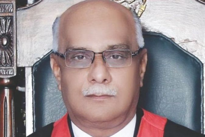 পাকিস্তানের সামরিক বাহিনীর মুখোমুখি দাঁড়িয়েছিলেন যে বিচারপতি