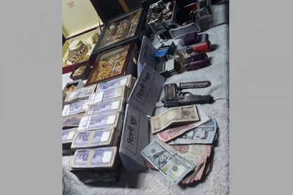 যা যা উদ্ধার হল গোল্ডেন মনিরের বাসা থেকে