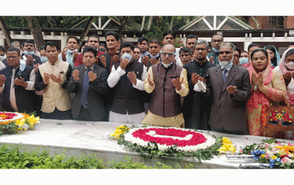 টুঙ্গিপাড়ায় জাতির পিতার সমাধিতে অ্যাটর্নি জেনারেলের শ্রদ্ধা