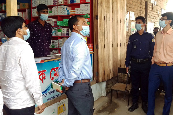 কলাপাড়ায় ৩ ফার্মেসি সিলগালা ও ৬ মালিককে অর্থদণ্ড