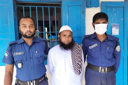 উজিরপুরে শিশুকে বলাৎকারের অভিযোগে 
মসজিদের ইমাম গ্রেফতার 