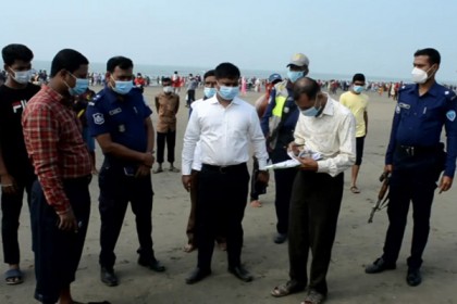 কক্সবাজারে মাস্ক না পরায় পর্যটকদের জরিমানা