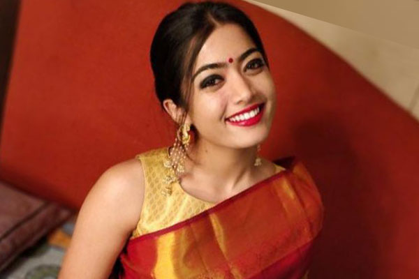 বলিউডে না এসেই যে অভিনেত্রী অল্প সময়ে ১০০ কোটির মালিক