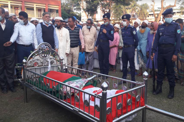 রাষ্ট্রীয় মর্যাদায় বীর মুক্তিযোদ্ধা মোহনের দাফন সম্পন্ন