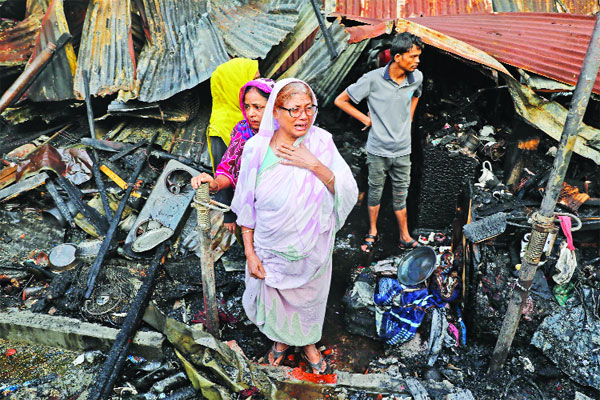 রাজধানীতে টিঅ্যান্ডটি কলোনি ও প্রেস কারখানায় আগুন
