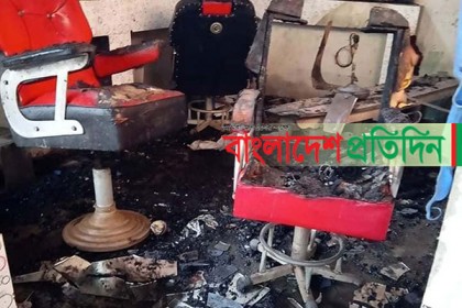লালমনিরহাটে অগ্নিকাণ্ডে ১১ দোকান পুড়ে ছাই