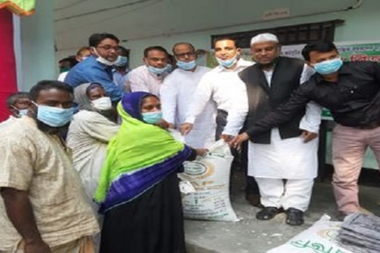 নাটোরে কৃষকদের মধ্যে কৃষি উপকরণ বিতরণ 

