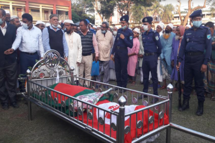 রাষ্ট্রীয় মর্যাদায় বীর মুক্তিযোদ্ধা মোহনের দাফন সম্পন্ন