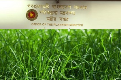 ‘তাদের জ্ঞান-বুদ্ধিই নেই, যারা বিদেশে ঘাস চাষ শেখা নিয়ে প্রশ্ন তোলে’