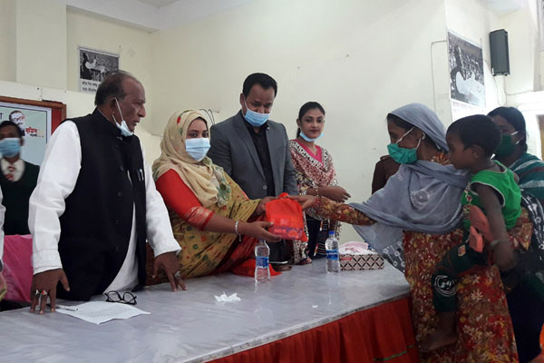 বড়াইগ্রামে হেল্থ ক্যাম্পে মা ও শিশুদের স্বাস্থ্যসেবা 