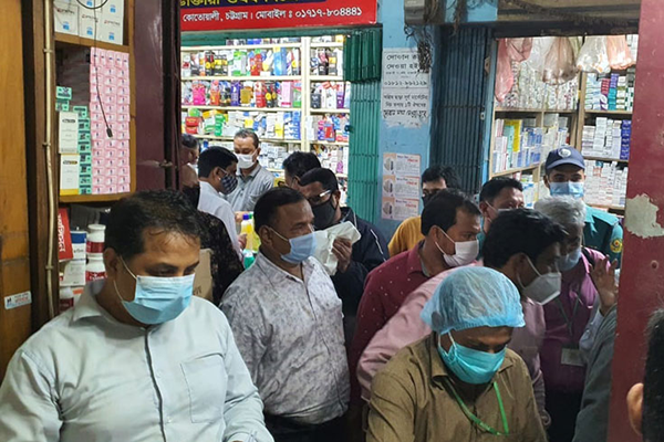 চট্টগ্রামে ৯ ফার্মেসিকে জরিমানা

