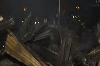 নিয়ন্ত্রণে এসেছে সাততলা বস্তির আগুন 

