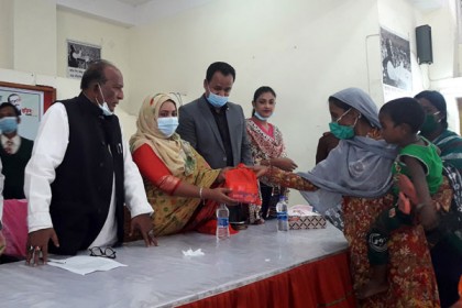 বড়াইগ্রামে হেল্থ ক্যাম্পে মা ও শিশুদের স্বাস্থ্যসেবা 
