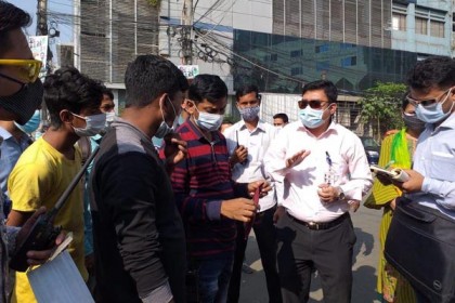 মাস্ক পরা নিশ্চিত করতে কারওয়ান বাজারে ডিএনসিসির ভ্রাম্যমাণ আদালত