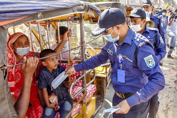 গাইবান্ধায় সপ্তাহব্যাপী মাস্ক বিতরণ কর্মসূচি শুরু