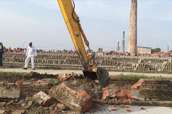 ধলেশ্বরীতে ইটভাটার অর্ধশত অবৈধ স্থাপনা উচ্ছেদ