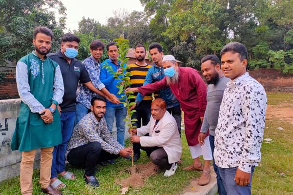 বগুড়া ছাত্রলীগের উদ্যোগে বৃক্ষরোপণ