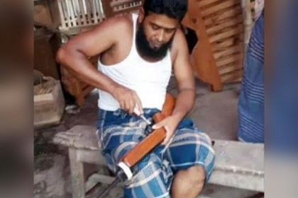 ৩ বছর আগের এয়ারগান মেরামতের ছবি ফেসবুকে, অতঃপর...