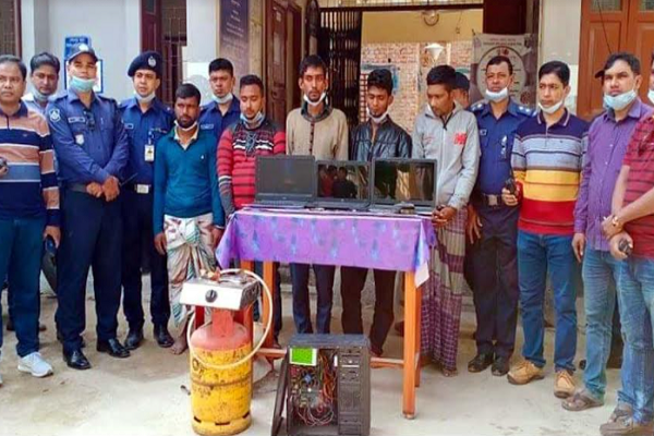বগুড়ায় চুরি যাওয়া মালামালসহ চোরচক্রের ৫ সদস্য গ্রেফতার