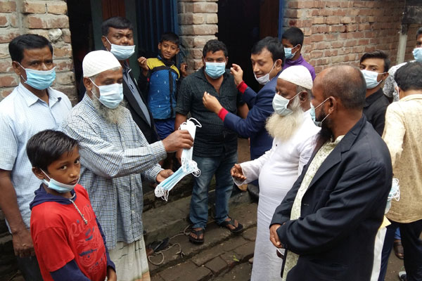 নাটোরে মাস্ক বিতরণ কর্মসূচি
