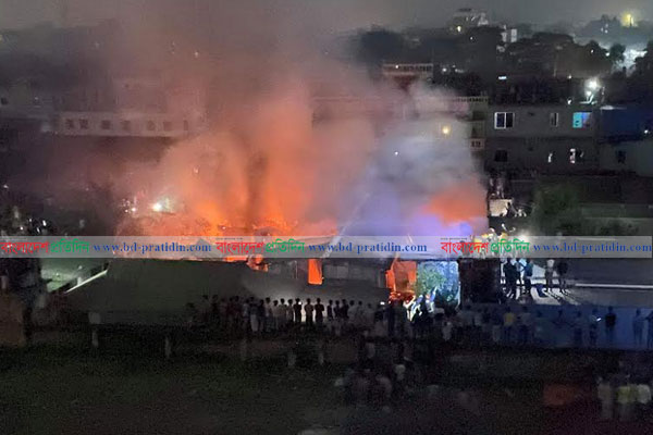 নারায়ণগঞ্জে ২৫ বসতঘরে অগ্নিকাণ্ড