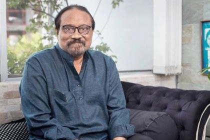 মুক্তিযুদ্ধ জাদুঘরে আলী যাকেরকে শেষ শ্রদ্ধা