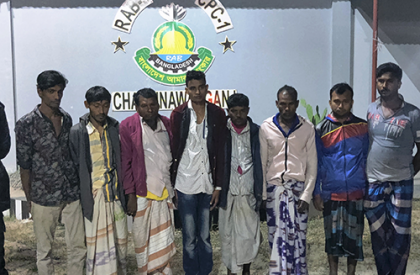চাঁপাইনবাবগঞ্জে র‌্যাবের অভিযানে ৮ জুয়াড়ি আটক 
