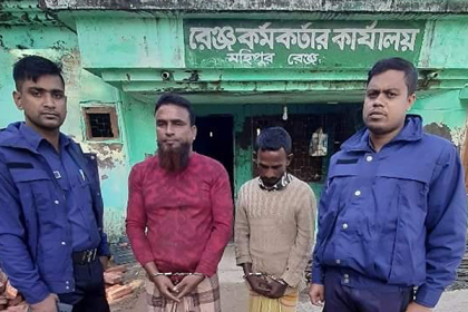 কলাপাড়ায় দুই বন দস্যু আটক
