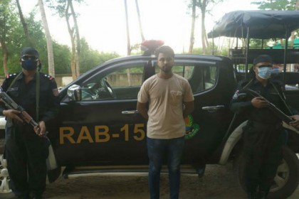 টেকনাফে ১০ হাজার ইয়াবাসহ যুবক আটক 