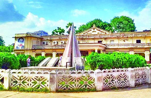 কুমিল্লায় আধুনিক বীরচন্দ্র নগর মিলনায়তন ও গণপাঠাগার চাই