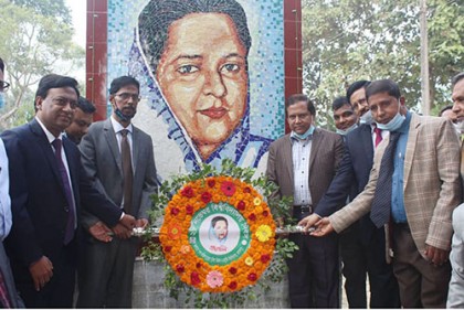 'দেশের প্রতিটি জেলায় বিশ্বমানের শিক্ষা ব্যবস্থা চালুর লক্ষে কাজ করছেন প্রধানমন্ত্রী'
