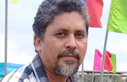 আওয়ামী লীগ নেতাকে দা দিয়ে কোপালো স্ত্রী