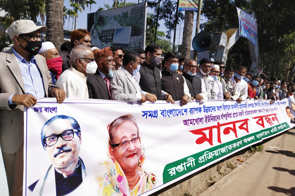 গলাচিপায় ইপিজেড বাস্তবায়নের দাবিতে মানববন্ধন
